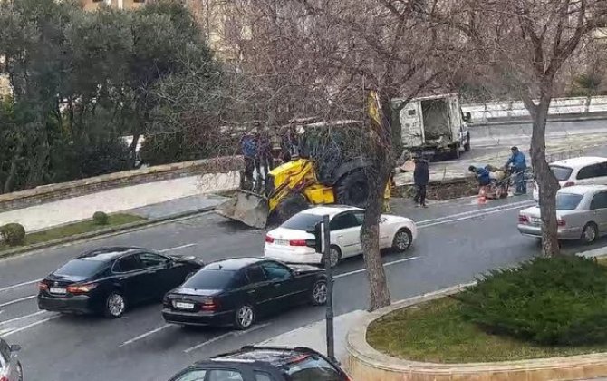 Sürücülərin NƏZƏRİNƏ: Bu küçədə hərəkət məhdudlaşdırılıb