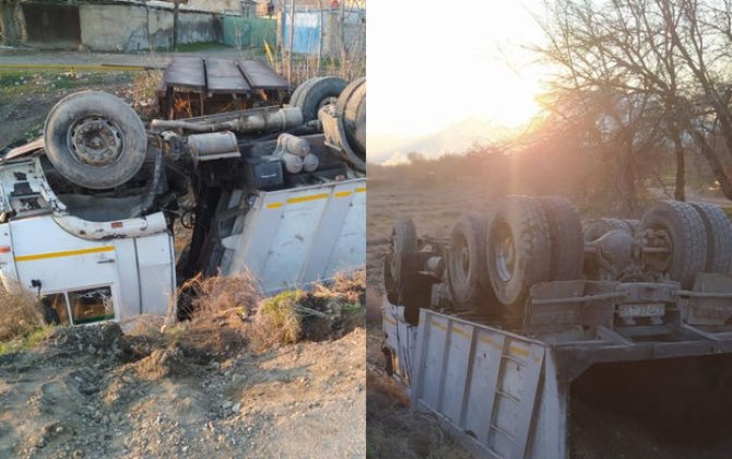 Sədərəkdə yük maşını aşıb - FOTO