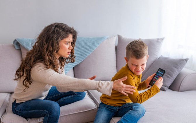 Kompüter və telefona baxan uşaqlarda qlaukoma xəstəliyi yaranır? - Həkimdən AÇIQLAMA