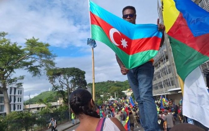 Yeni Kaledoniyada Fransaya qarşı etiraz aksiyası: Azərbaycan bayrağı qaldırıldı - FOTO/VİDEO