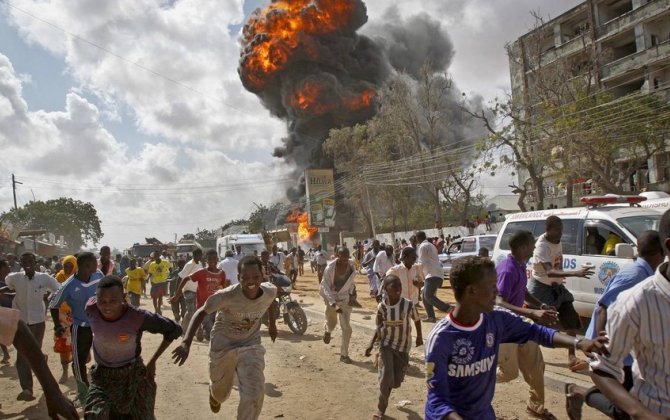 СМИ: Мощный взрыв прогремел в столице Сомали