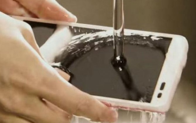 Японцы выпустили смартфон, который можно мыть