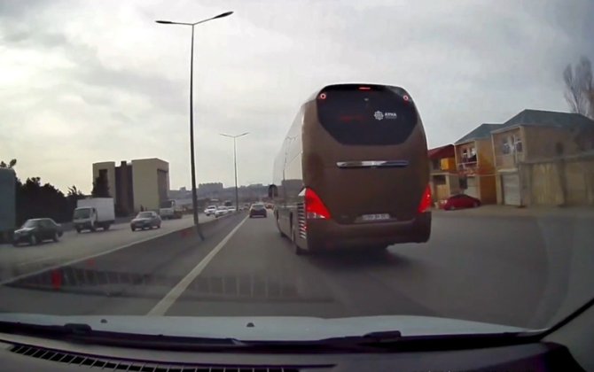 Bakı-Sumqayıt yolunda avtobus sürücüsü kobud şəkildə qaydanı pozdu - ANBAAN VİDEO