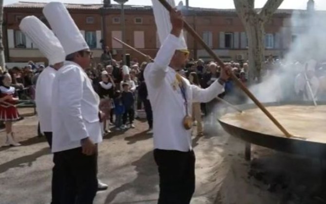 Во Франции приготовили гигантский омлет: у истоков традиции стоял Наполеон - ВИДЕО