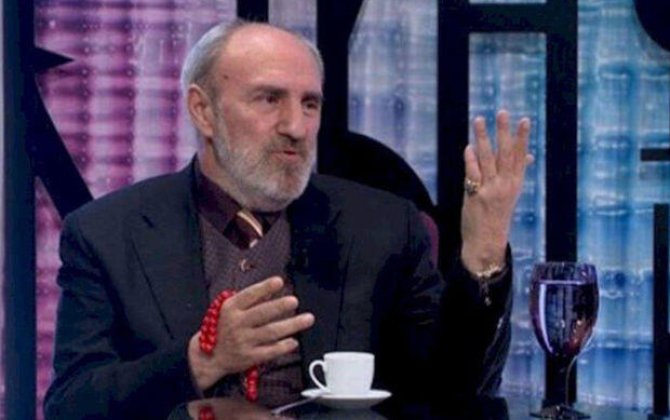 Akif İslamzadə: “Qadınlarımız baldırlarını göstərirlər” - VİDEO