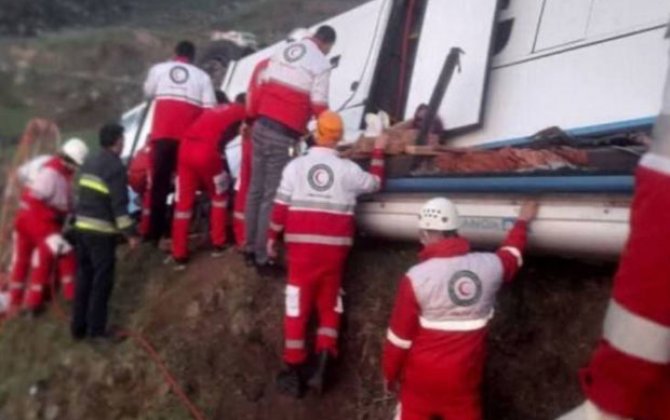 В Южном Азербайджане перевернулся пассажирский автобус: есть погибшие и раненые - ФОТО/ВИДЕО