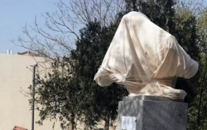 В Бинагадинском районе установили памятник Чингизу Айтматову