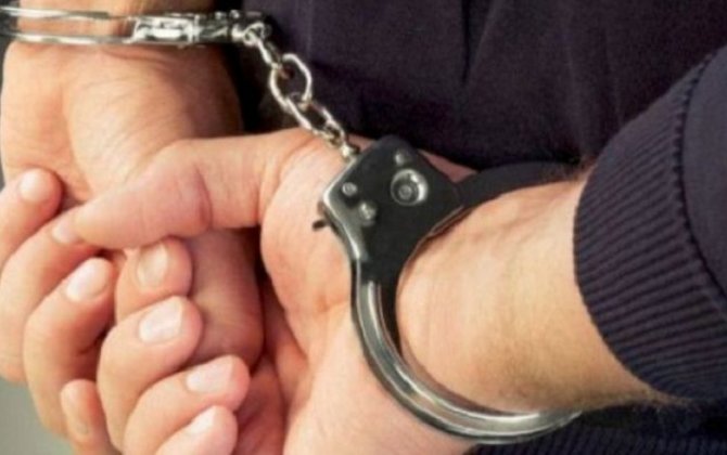 В Баку сотрудник отеля оскорбил парковщика и был арестован