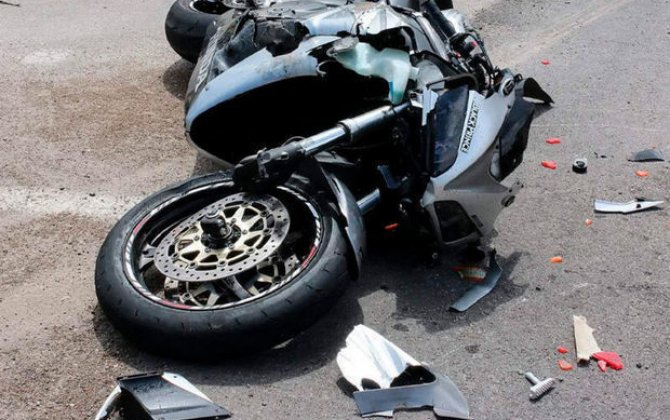В Баку мотоцикл сбил семилетнего ребенка
