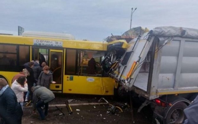 В Беларуси в результате столкновения автобуса с фурой пострадали более 40 человек