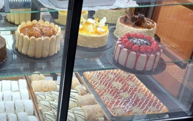 В Баку руководство кондитерской наказано за сбыт просроченных тортов - ФОТО