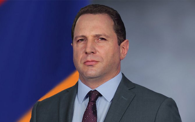 Экс-министра обороны Армении оставили под арестом