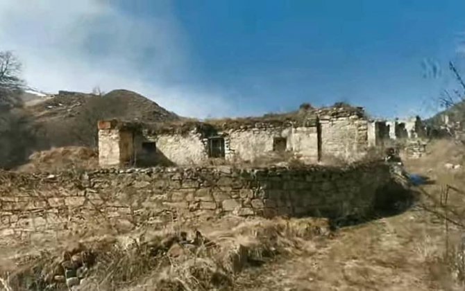 Kəlbəcərin Başlıbel kəndi-Yandırılmış Məscidin qalıqları üzərində azan verildi- VİDEO