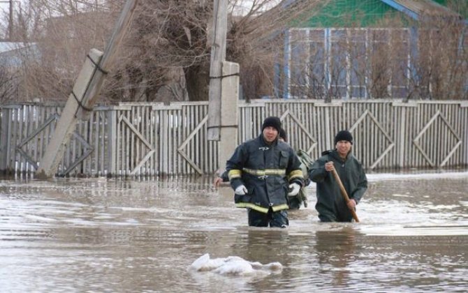 Паводки в Казахстане: Около 9 000 человек остаются в пунктах эвакуации