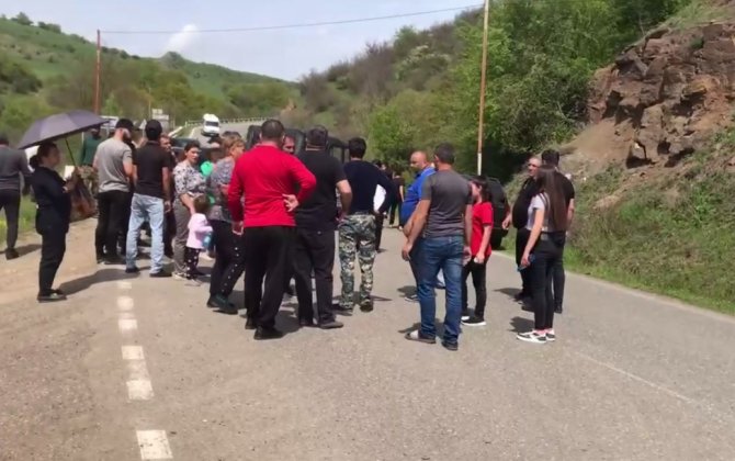 Армяне вновь заблокировали временно оккупированную дорогу- (видео)