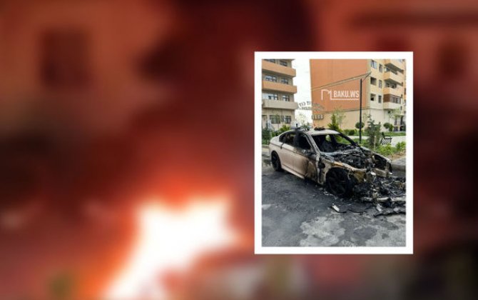 Sumqayıt bulvarında “BMW F10” yanaraq yararsız hala düşdü - FOTO/VİDEO
