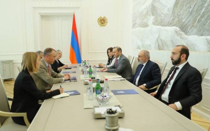 Клаар: ЕС полностью поддерживает армяно-азербайджанский переговорный процесс