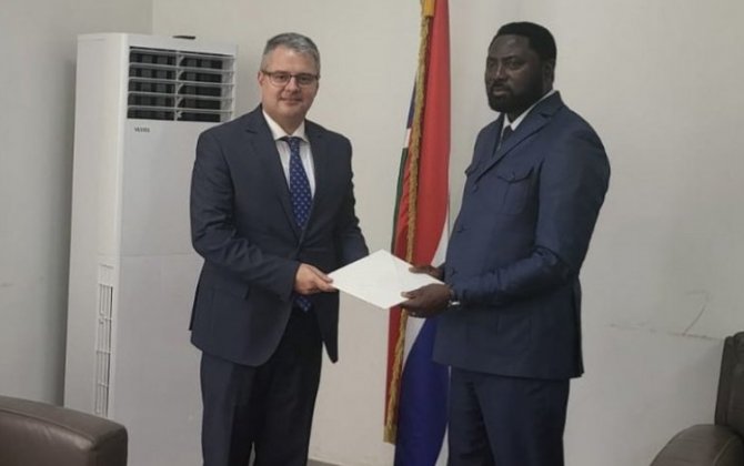 Посол Азербайджана вручил копию верительных грамот главе МИД Гамбии