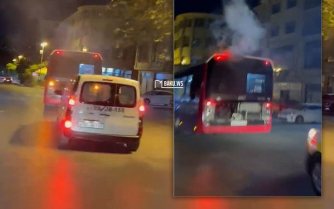 В Баку в автобусе BakuBus произошло задымление - ВИДЕО