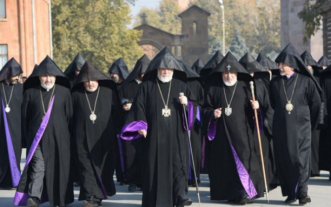 Католикосат на крови: армянские церковники провоцируют новую войну