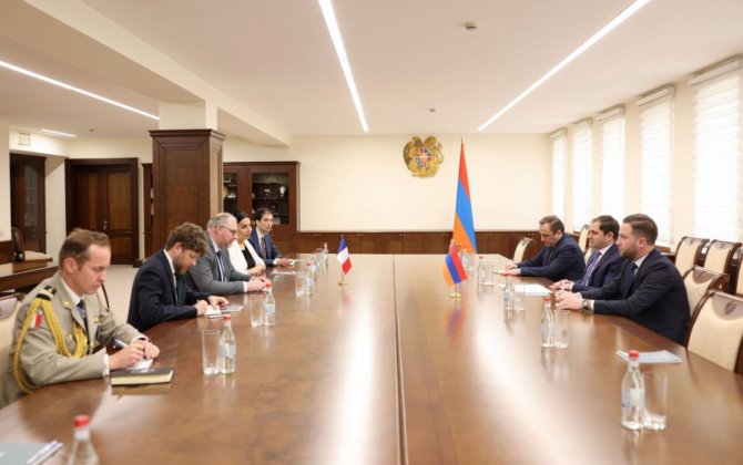 Министр обороны Армении обсудил с французским сенатором военное сотрудничество