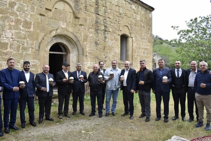 Представители религиозных конфессий посетили албанские храмы в Суговушане и Талыше-ФОТО