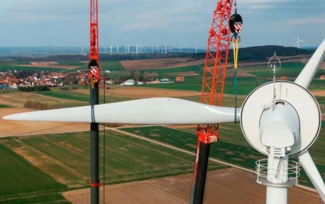 На ветрогенераторы в Германии начали ставить деревянные лопасти - ФОТО