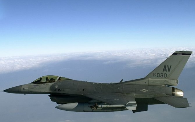 Пентагон провел испытания F-16 с ИИ