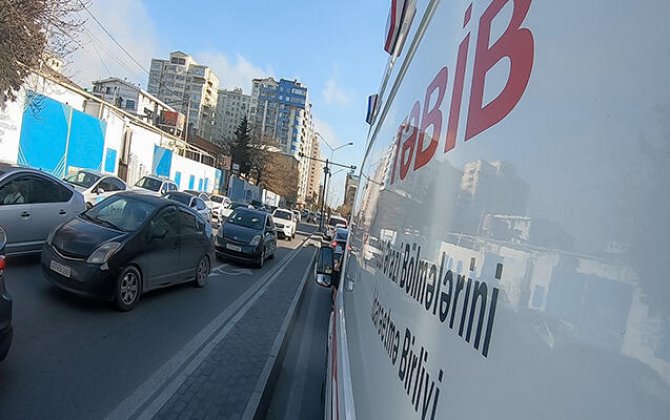 В Баку беременная женщина родила в машине скорой помощи