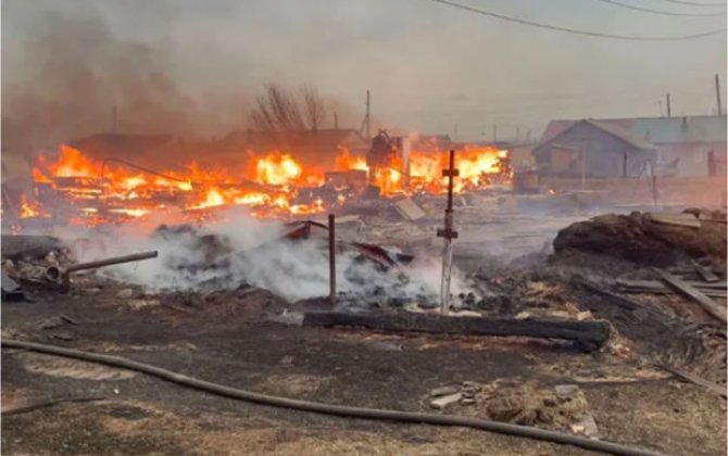В российском регионе из-за лесных пожаров сгорели 57 домов: есть погибший - ВИДЕО