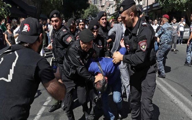 Seçici demokratiya: Qərb Tbilisi və İrəvanda aksiyalarda polis zorakılığına niyə fərqli reaksiya verir? - TƏHLİL