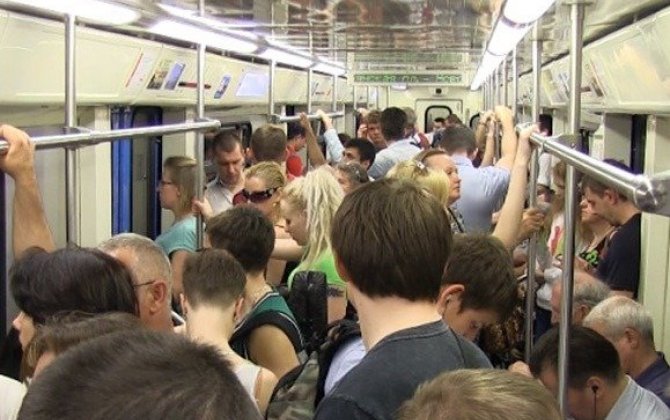 Nizami metrostansiyasında qatar dayandı - Sərnişinlər panikaya düşdü
