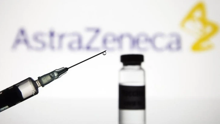 Вирусолог объяснил побочный эффект вакцины AstraZeneca