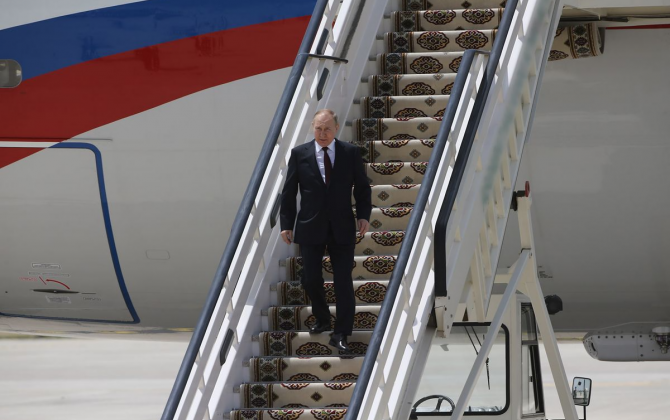 Putin Özbəkistanda: Mirziyoyev onu belə qarşıladı - VİDEO