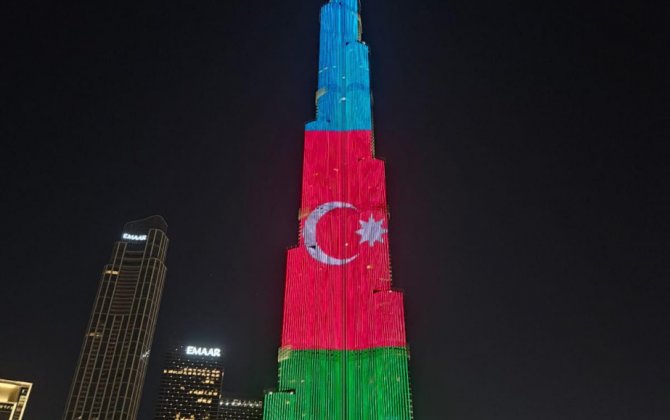 Небоскреб «Бурдж-Халифа» засиял цветами азербайджанского триколора