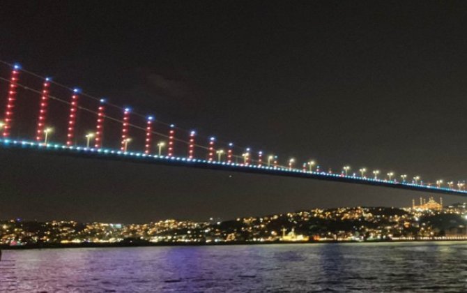 Стамбульские мосты окрасились в цвета флага Азербайджана-(фото)