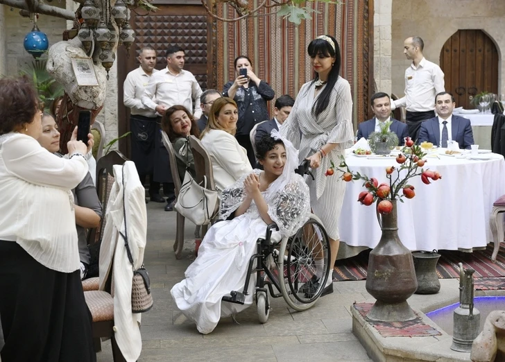 Организован показ мод c участием лиц с инвалидностью-ФОТО