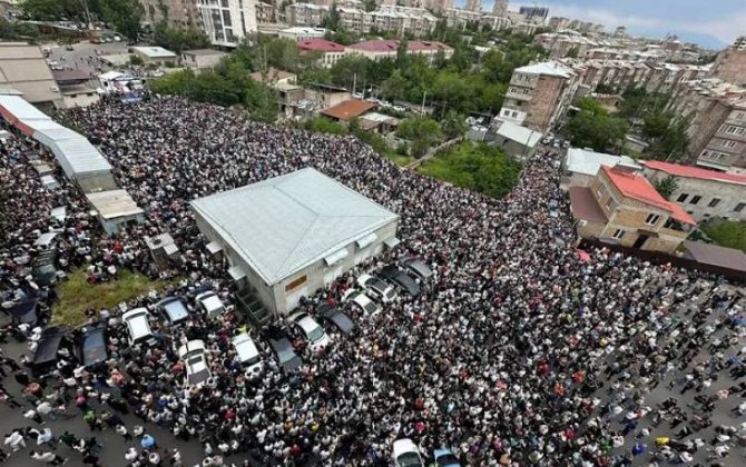 İrəvandakı lotereya oyununa Baqratın mitinqindəkindən çox adam qatıldı…-FOTOLAR