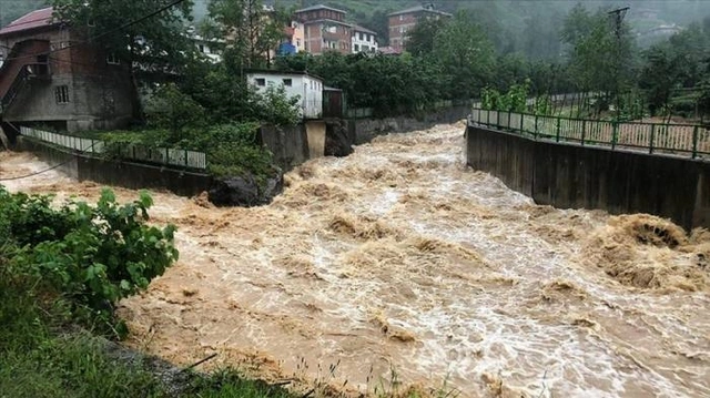 Dağıstanda sel aparan altı yaşlı qızın meyiti tapıldı