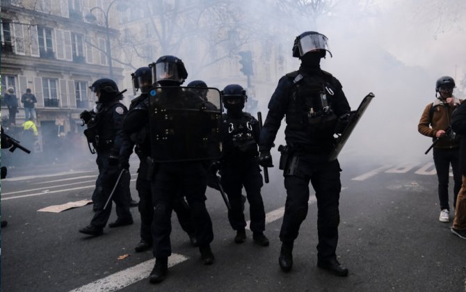 В Париже на акции протеста против партии «Нацобъединение» начались беспорядки- (видео)