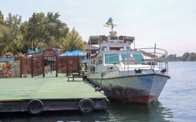 В Мингячевире на реке Кура на лодке вспыхнул пожар, пострадали 9 человек
