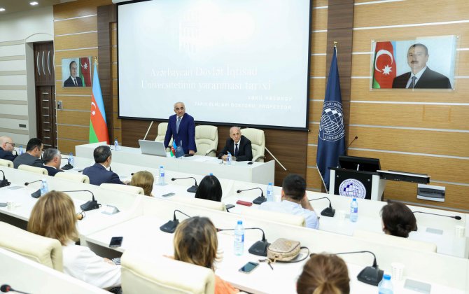 İqtisad Universitetinin ilk rektoru olmuş Mehdi bəy İsmayılova həsr olunan konfrans keçirilib - FOTO