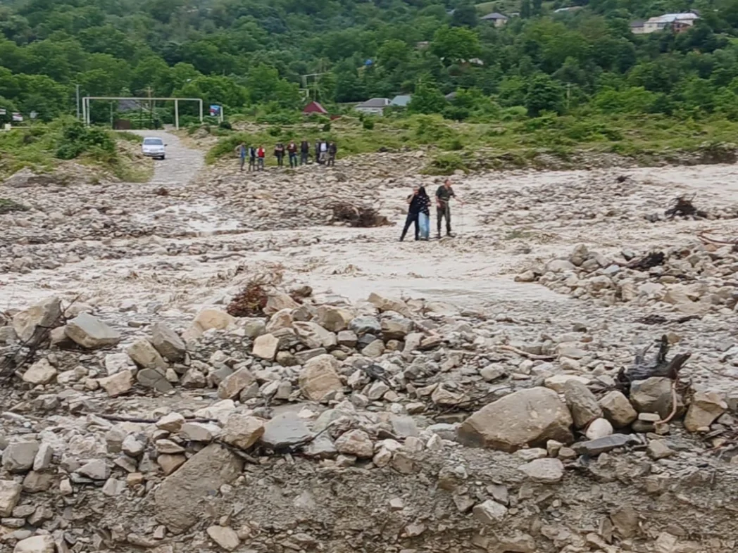 Сотрудники МЧС спасли утопавших в горной реке- (фото, видео)