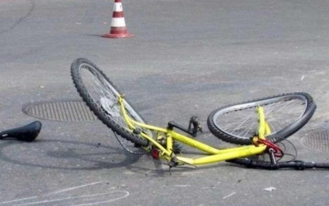 Mikroavtobusun vurduğu velosipedçi öldü