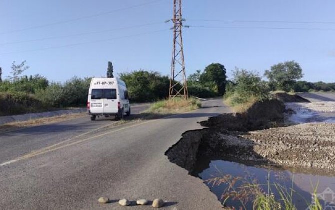 Qubada sel Qusarçayın sahilini yuydu, yol çökdü