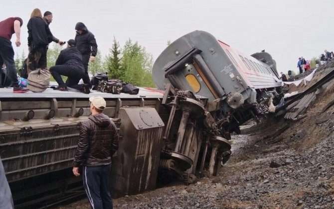 Rusiyada sərnişin qatarının 9 vaqonu relsdən çıxdı: xəsarət alanlar var