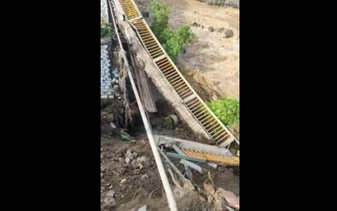 Стихия обрушила фрагмент моста в Лачине- (видео)
