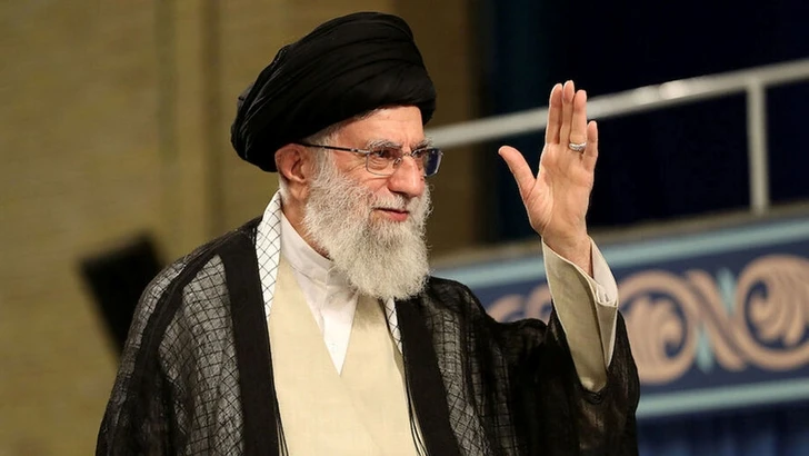 Лидер Ирана проголосовал на выборах президента в первые минуты после открытия участков