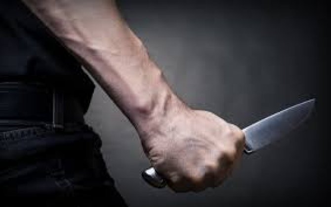 В Шамкирском районе мужчина ударил ножом односельчанина