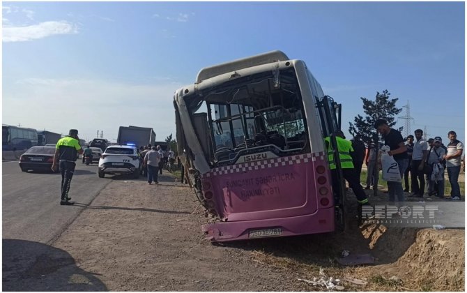 Sumqayıtda marşrut avtobusu TIR-la toqquşdu - FOTO-YENİLƏNİB